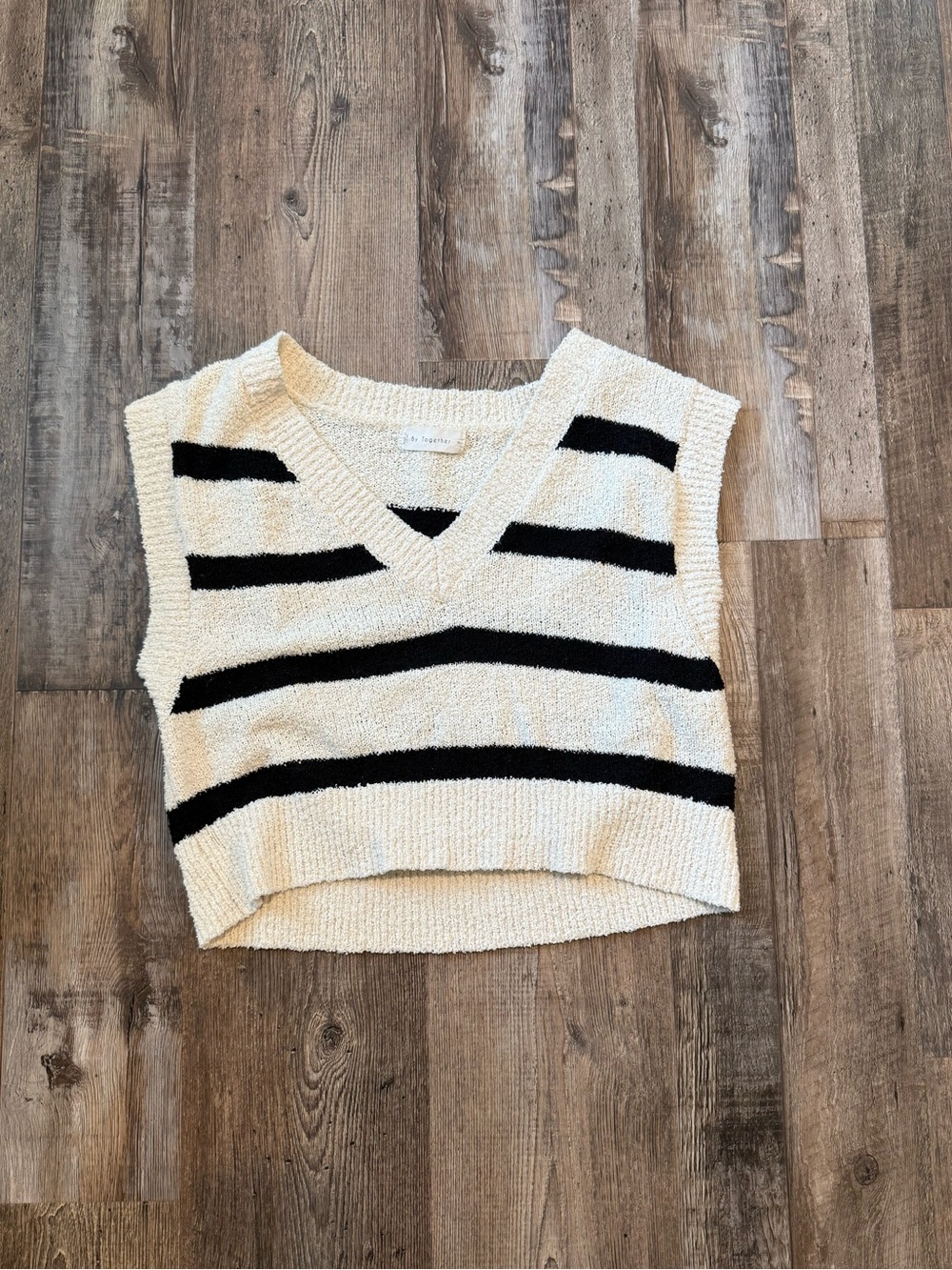 Striped Knit V-Neck Cropped Sweater Vest - Cream & Black